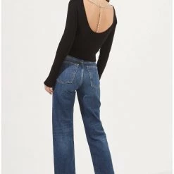 ASTR The Label ASTR Elson Open Back Chain Detail Sweater 12 ASTR The Label ASTR Elson Open Back Chain Detail Sweater