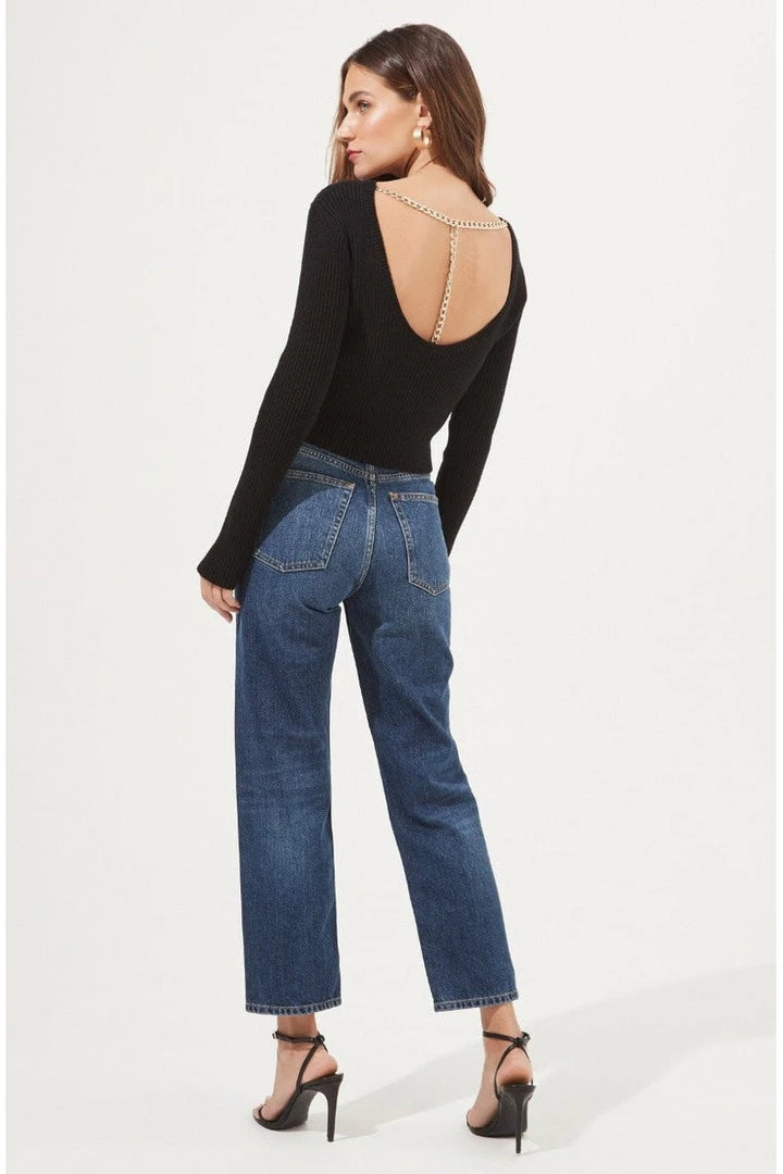 ASTR The Label ASTR Elson Open Back Chain Detail Sweater 7 ASTR The Label ASTR Elson Open Back Chain Detail Sweater