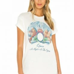 Tops Daydreamer Queen Anato Crest Weekend Tee
